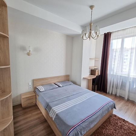 Extra Grand Lev Tolstoi Two Bedrooms Chisinau Exterior foto