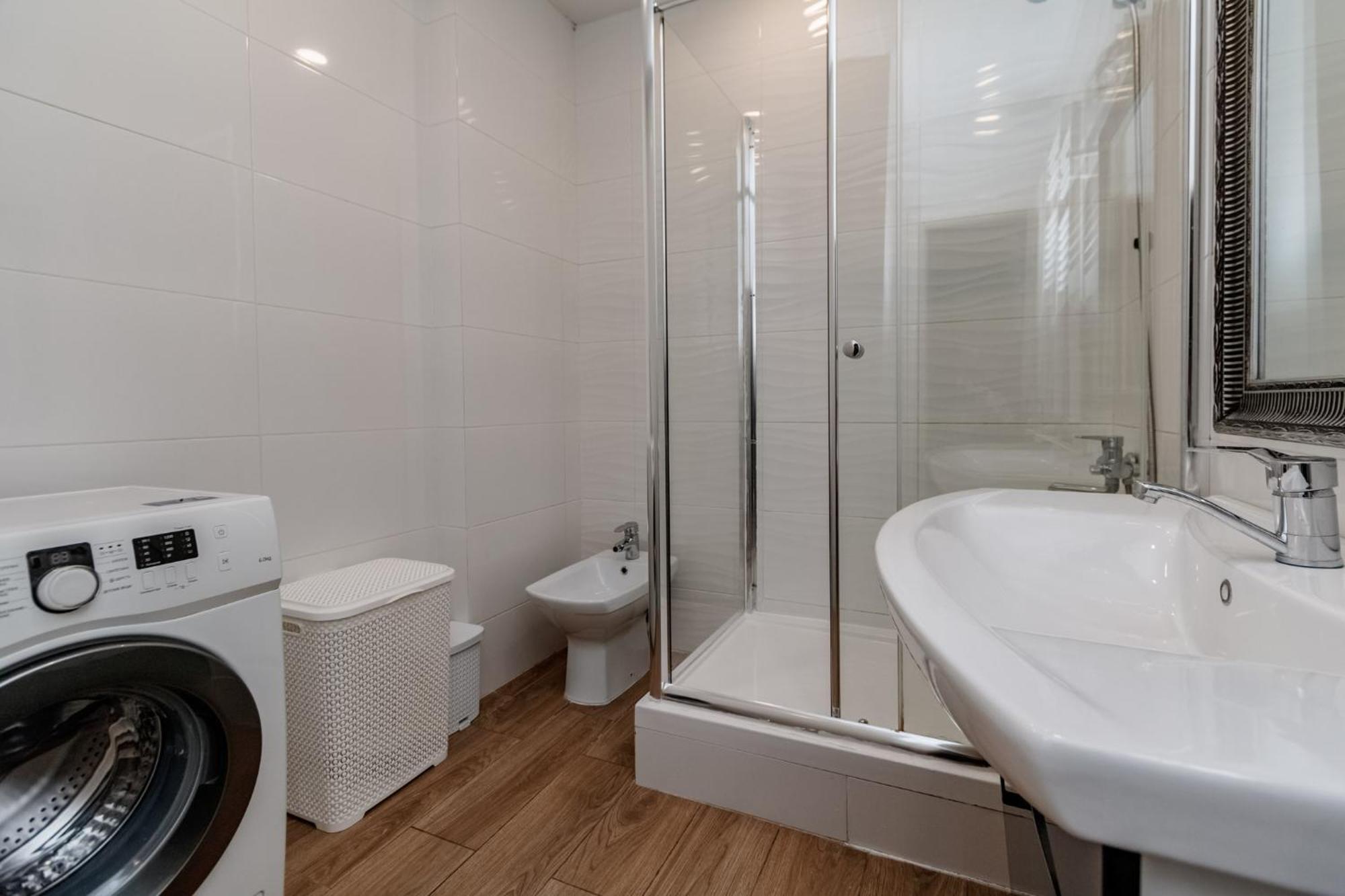 Extra Grand Lev Tolstoi Two Bedrooms Chisinau Exterior foto